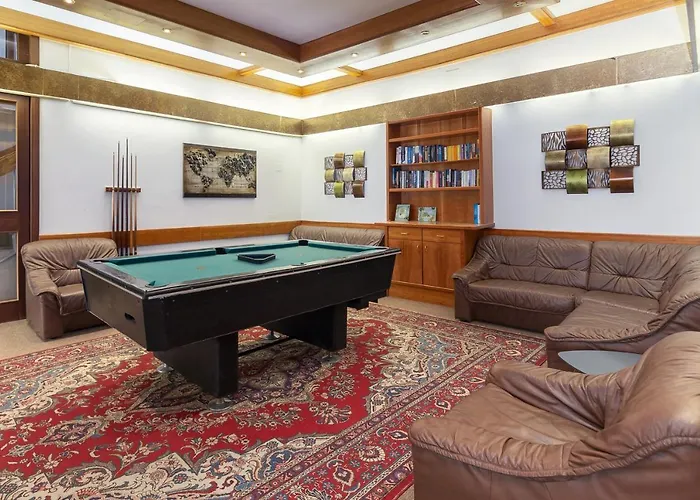 West Апартаменты *