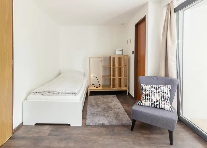 West * Санкт-Канциан