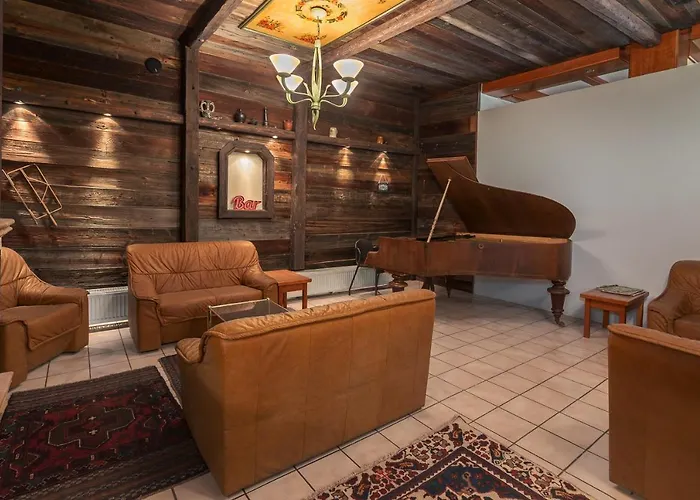 West * Санкт-Канциан