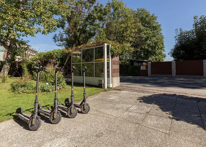 West Апартаменты *